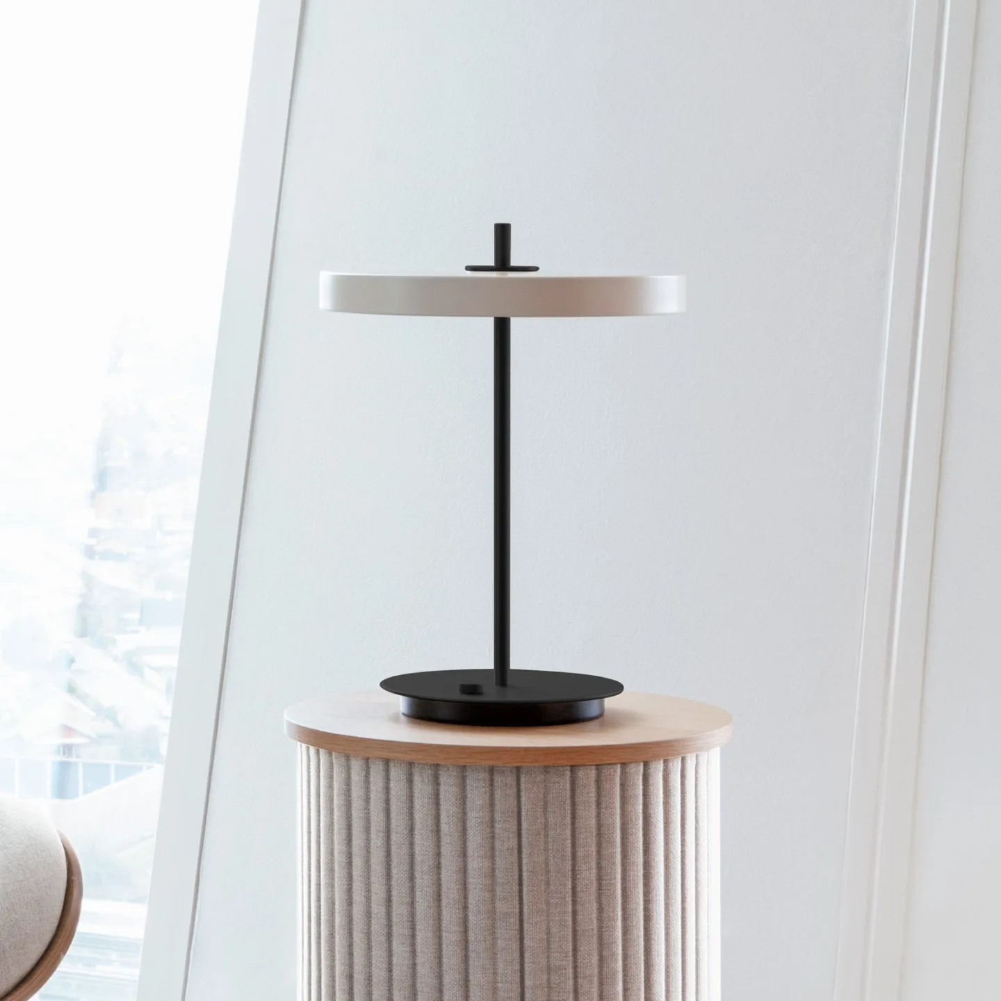 Asteria Bordlampe Pearl White/Black - UMAGE Asteria Table - Stue - Design - Aluminium - Med skærm