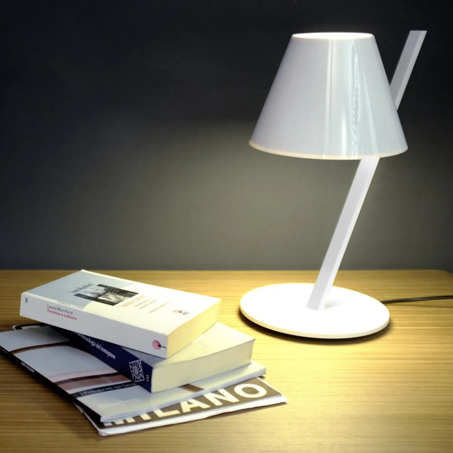 La Petite Bordslampa Vit - Artemide - Vardagsrum - Design - Metall - Med lampskärm