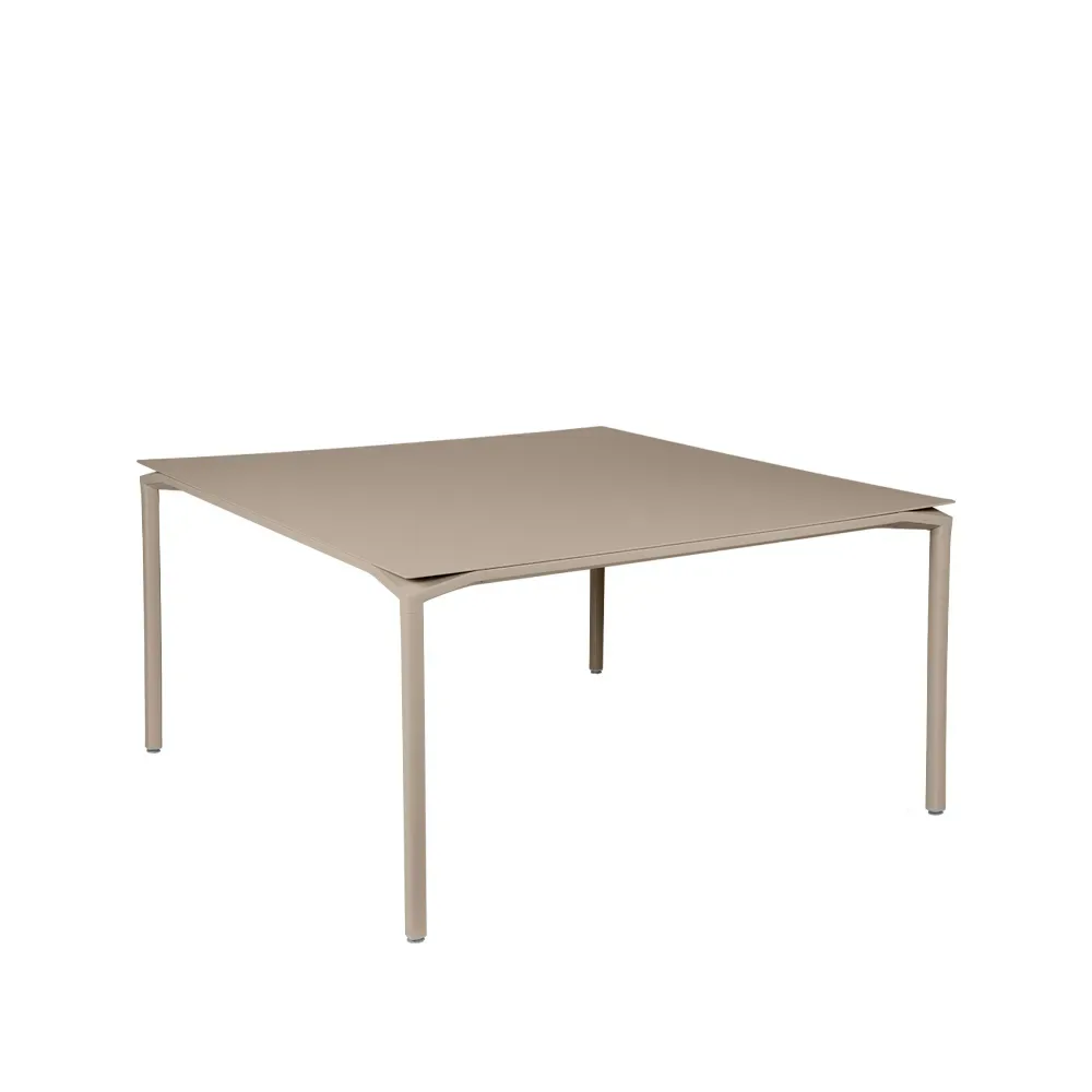 Fermob Calvi bord kvadratiskt 140x140 cm Nutmeg (beige)
