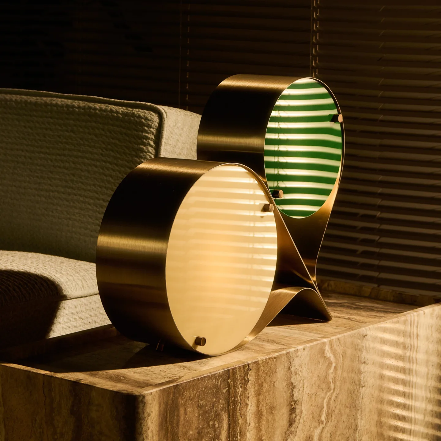 Coppia Bordlampe Bronse Stål/Ivory/Clover - GUBI - Stue - Moderne - Plast - Med flere lyskilder