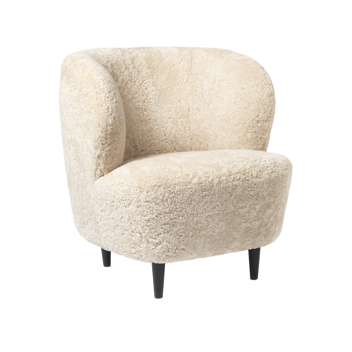 Gubi - Stay Lounge Chair Sheepskin Off White/Black Stained Oak - Fåtöljer - Space Copenhagen - Vit - Läder/Metall/Trä
