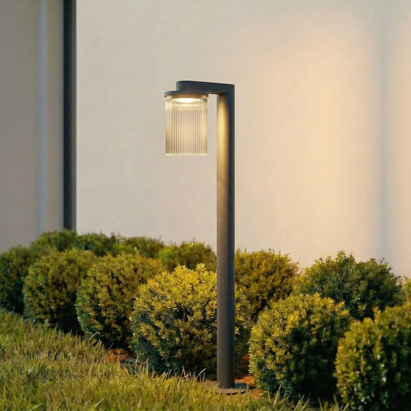 Beelia LED-gadelampe, IP65, glas, aluminium, antracit, 90 cm - Lucande - Terrasse - Moderne - Med én lyskilde