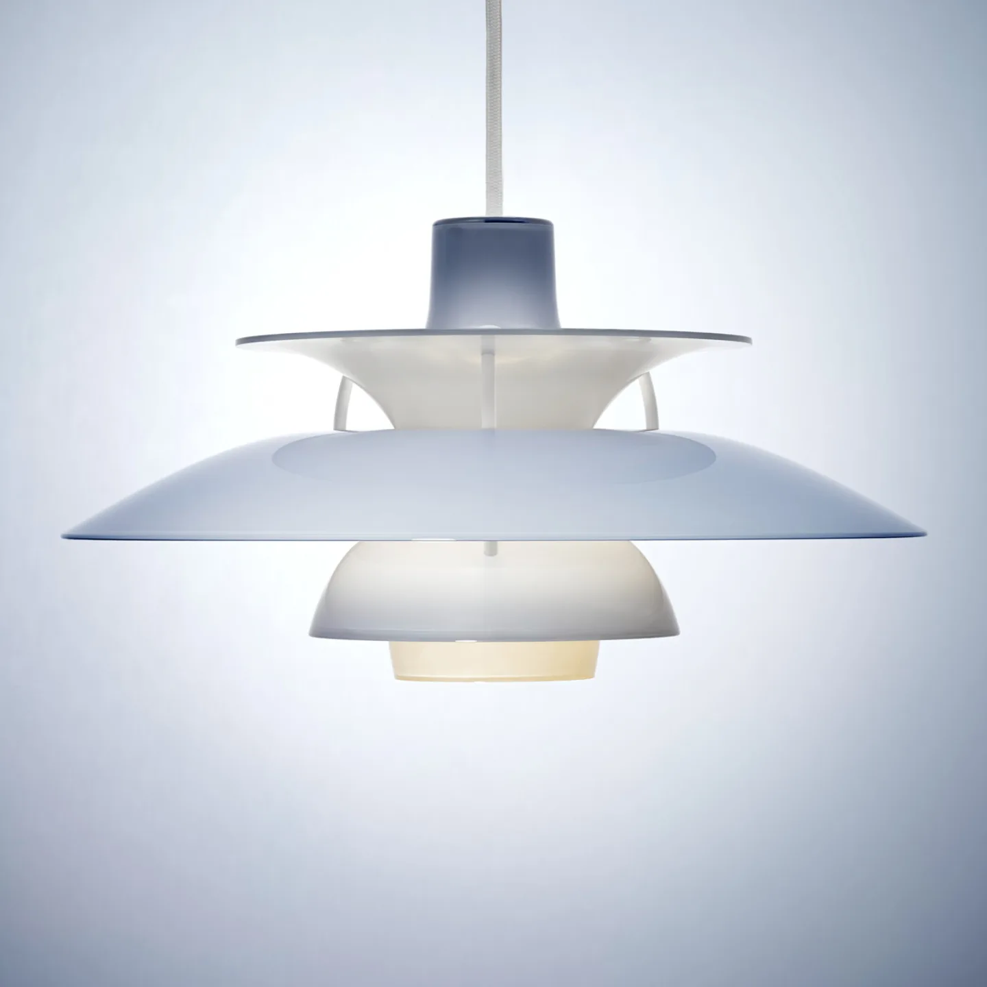 PH 5 320 hængelampe, opalblå, E14, polymer – Louis Poulsen - Spisestue - Design - Plastik - Med én lyskilde