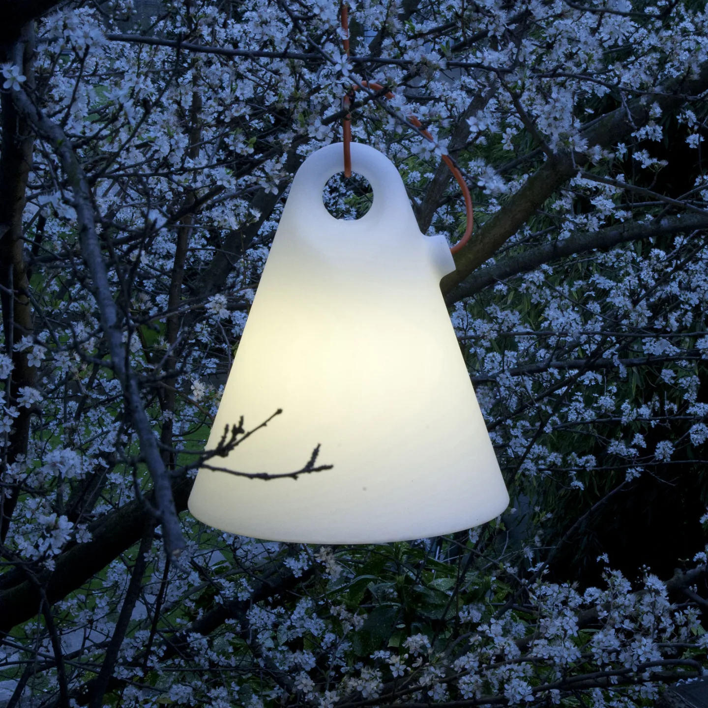 Trilly udendørs hængelampe, stik, Ø 45 cm - Martinelli Luce - Terrasse - Design - Plastik - Med én lyskilde