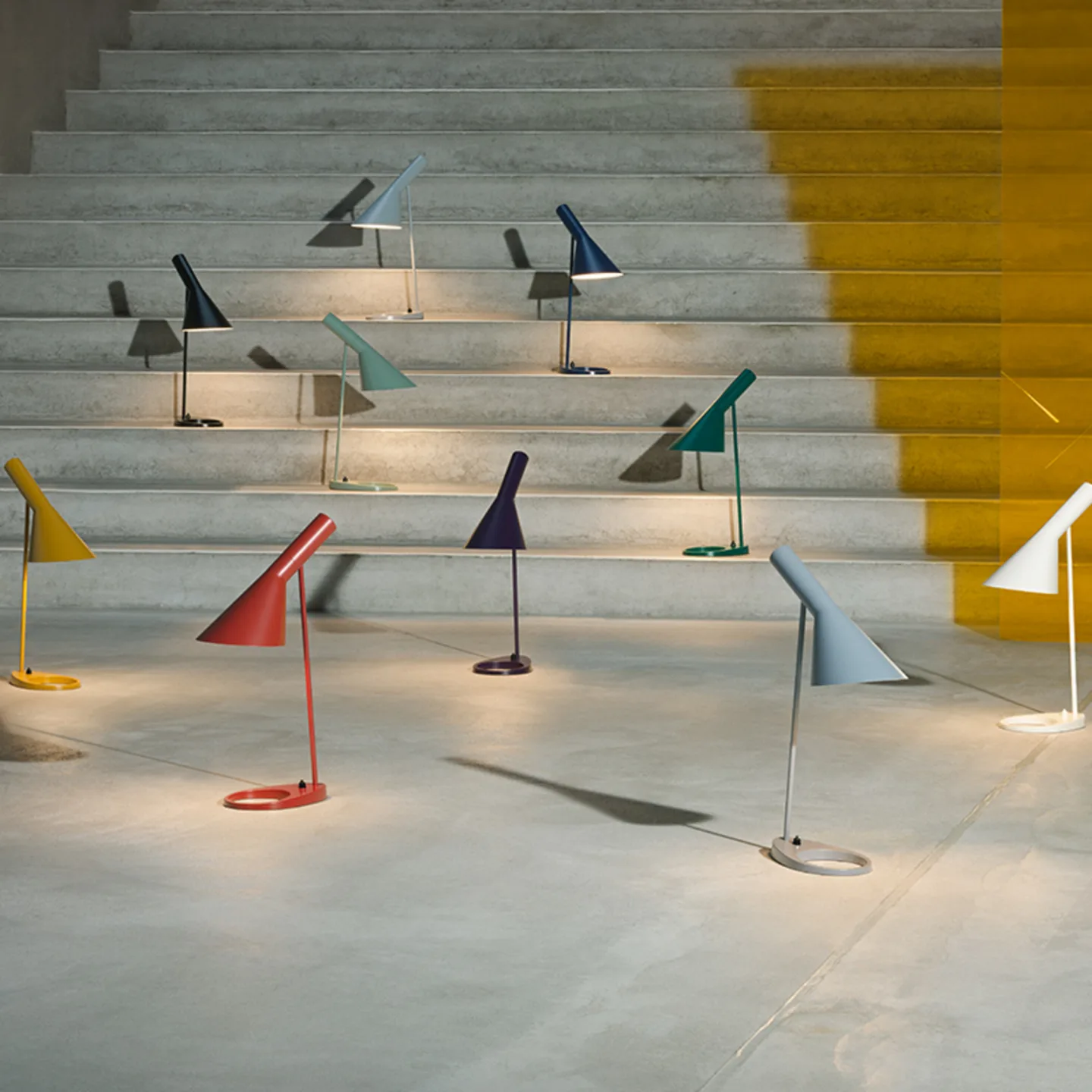 AJ bordlampe Hell Petroleum - Louis Poulsen - Stue - Design - Metal - Med én lyskilde