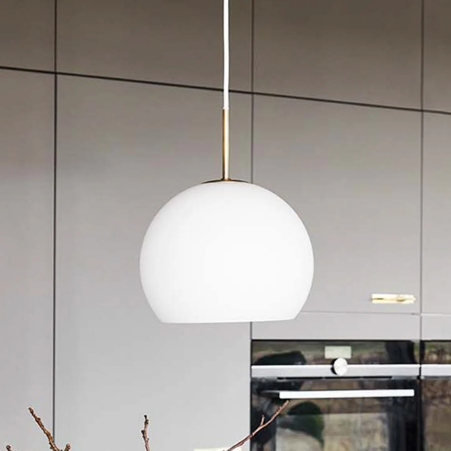 Ball Glass Pendelleuchte Ø25 Opal Weiß - Frandsen - Wohnzimmer - Design - Mit Schirm