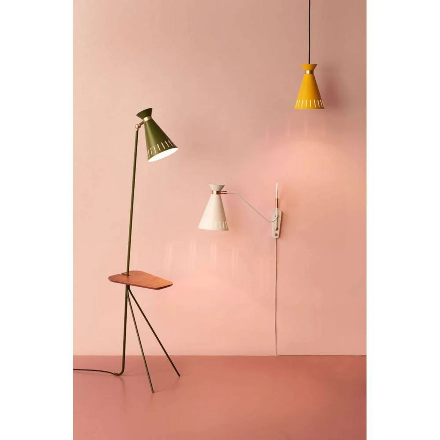 Cone Golvlampa w/Bord Pine Green - Warm Nordic - Vardagsrum - Metall