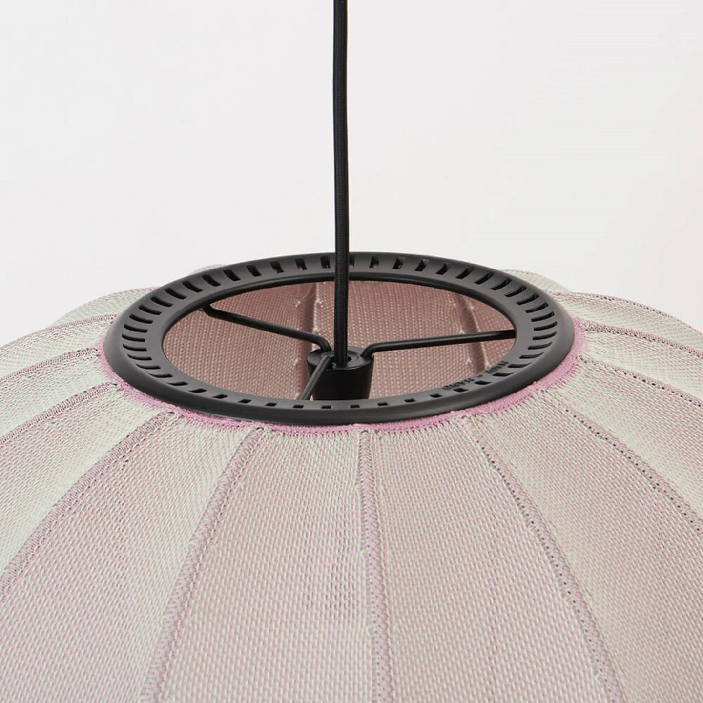 Knit-Wit 45 Round Pendelleuchte Light Rosa - Made By Hand - Schlafzimmer - Aluminium