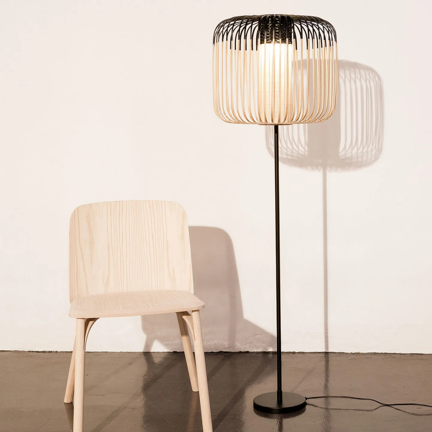 Bamboo Gulvlampe Black - Forestier Bamboo Light - Stue - Design - Bambus - Med skærm