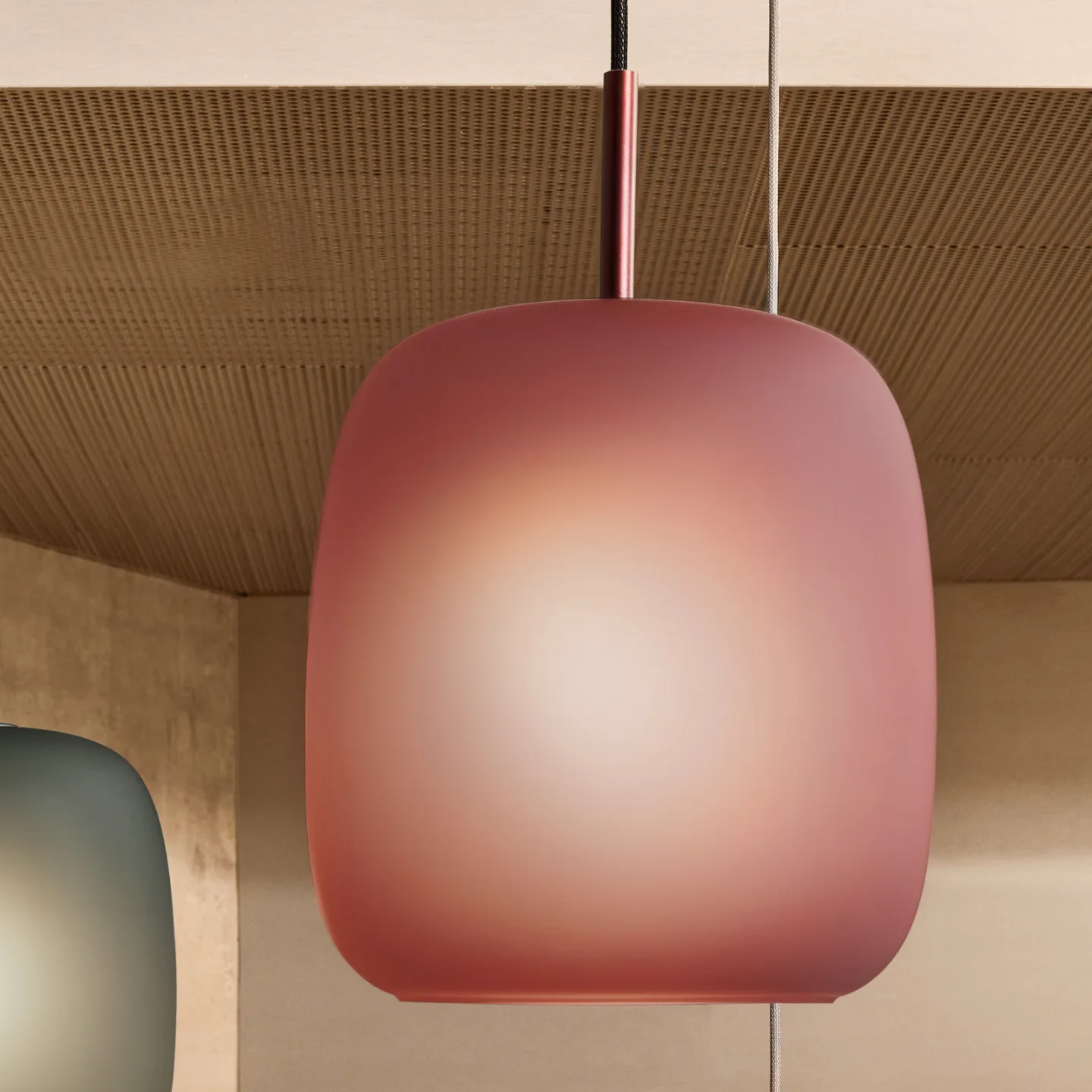 Maluma Taklampa Plum - Fritz Hansen - Vardagsrum - Design - Glas - Med en ljuskälla