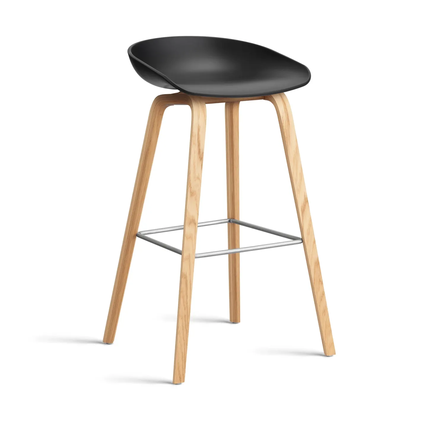 HAY About a Stool 32 High Barhocker lackiertes Eichen­gestell 2.0 Schwarz-Edelstahlstütze