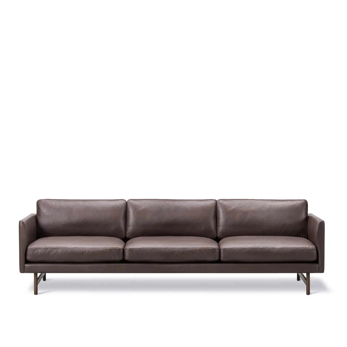 Fredericia Furniture - Calmo 3 Seater 80, Smoked Oak, C2Läder 3 - Max 96 Dark Brown - Soffor - Hugo Passos