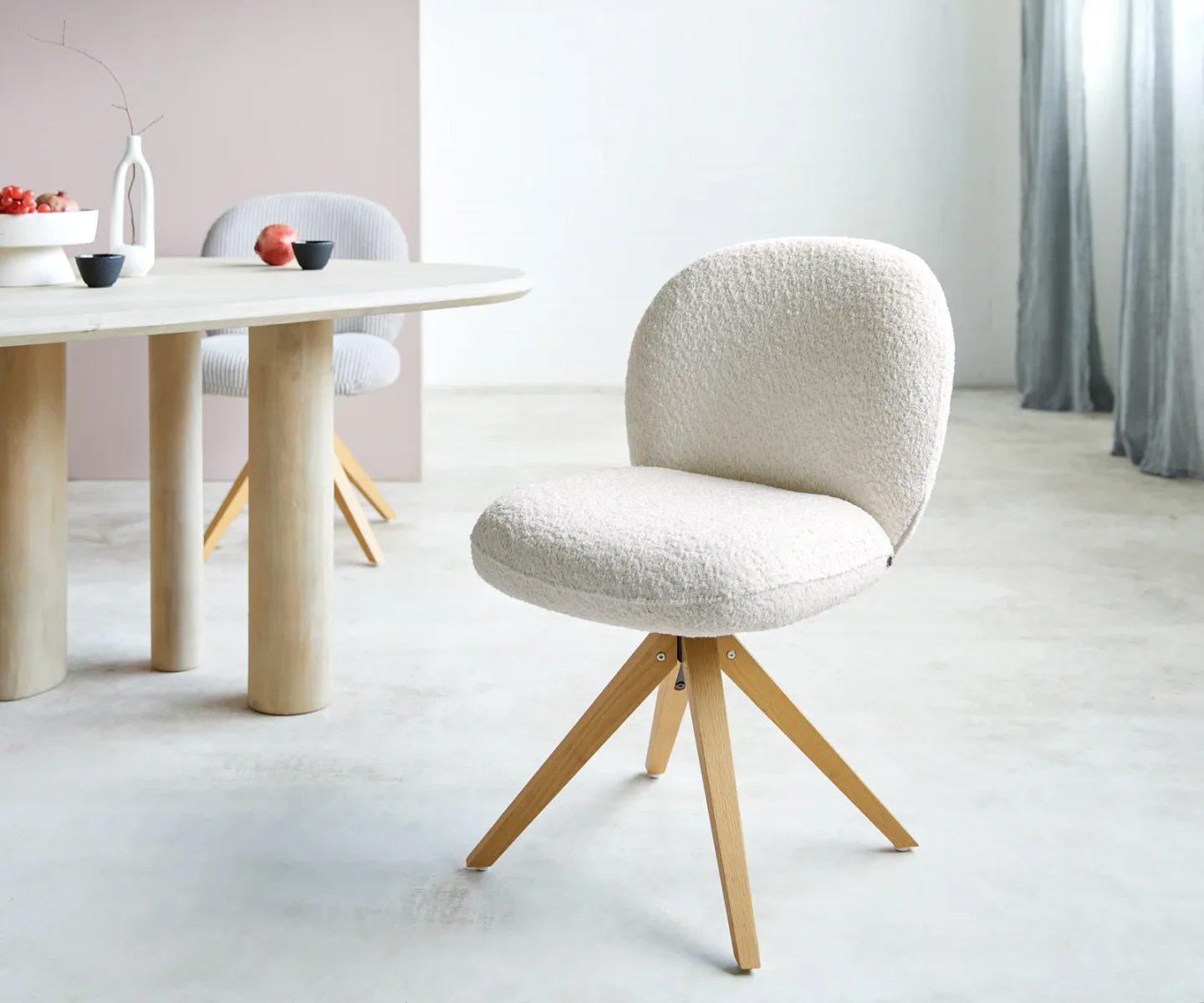 Drehstuhl Nube-Flex Bouclé Weiß Holzgestell kantig Natur 360° drehbar Taschenfederkern