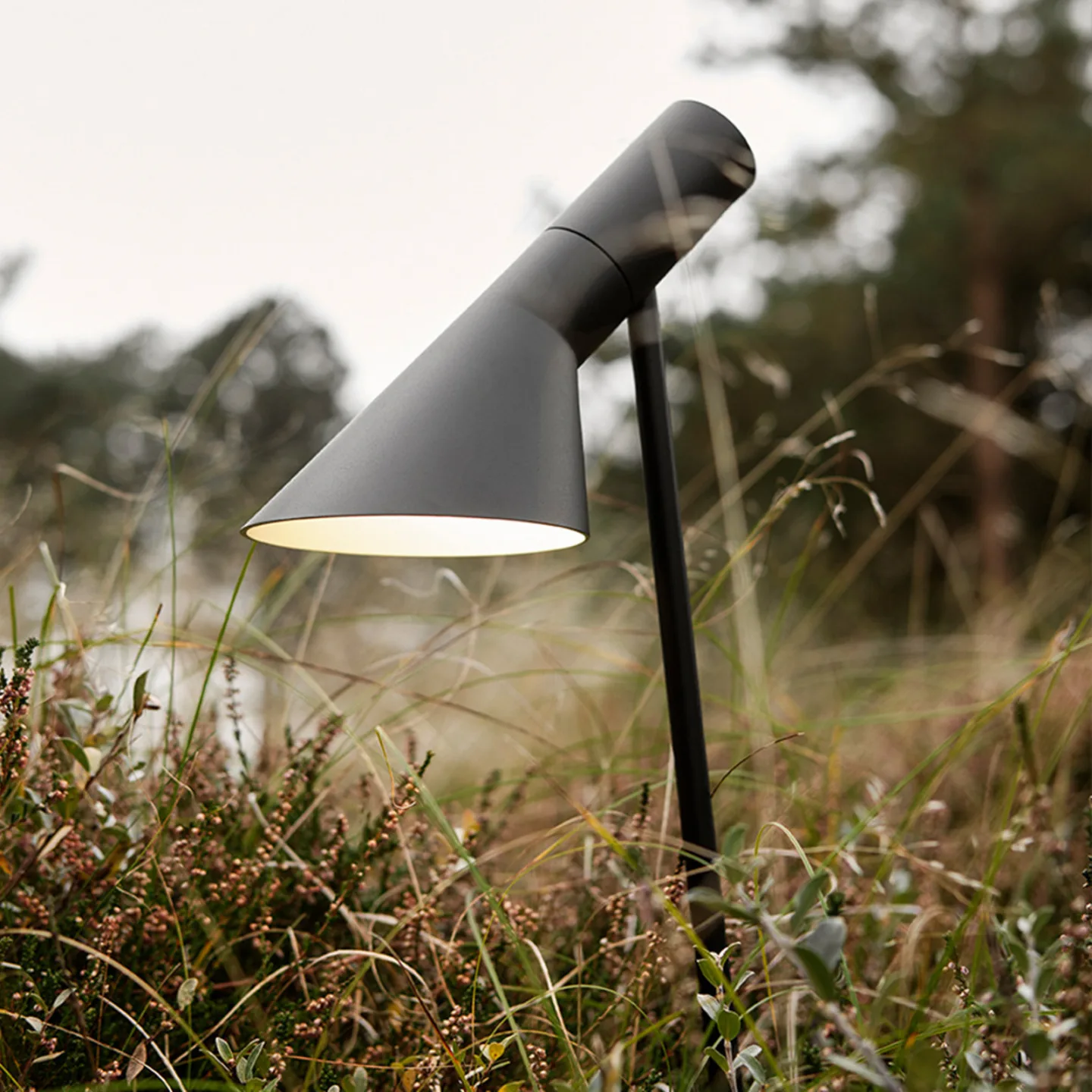 AJ Garden Sockel 50 cm Erdstück 827 - Louis Poulsen - Design - Metall - Einflammig