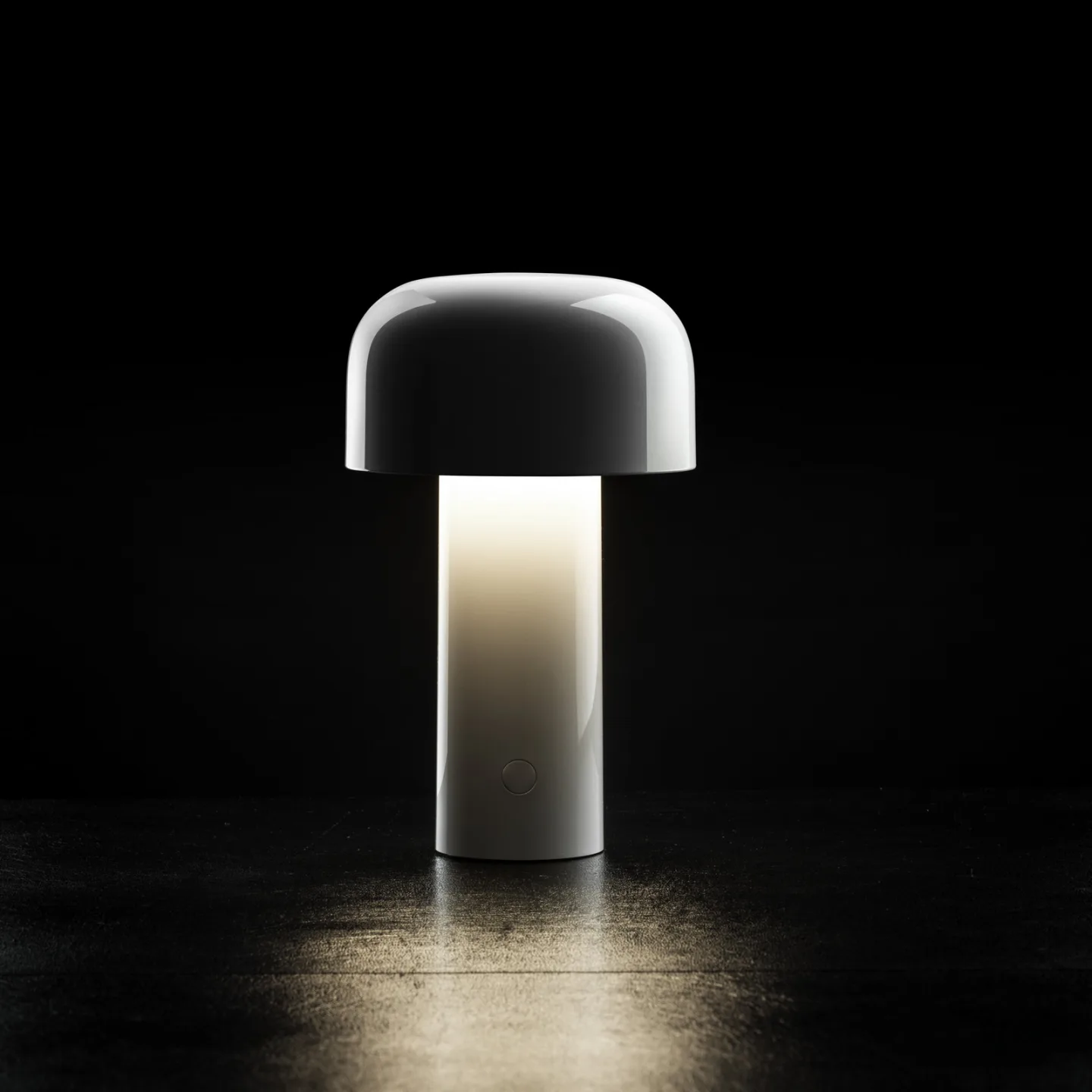 Bellhop LED-Akku-Tischlampe, weiß, 21 cm, dim., IP54 - Flos - Wohnzimmer - Design - Kunststoff - Rund