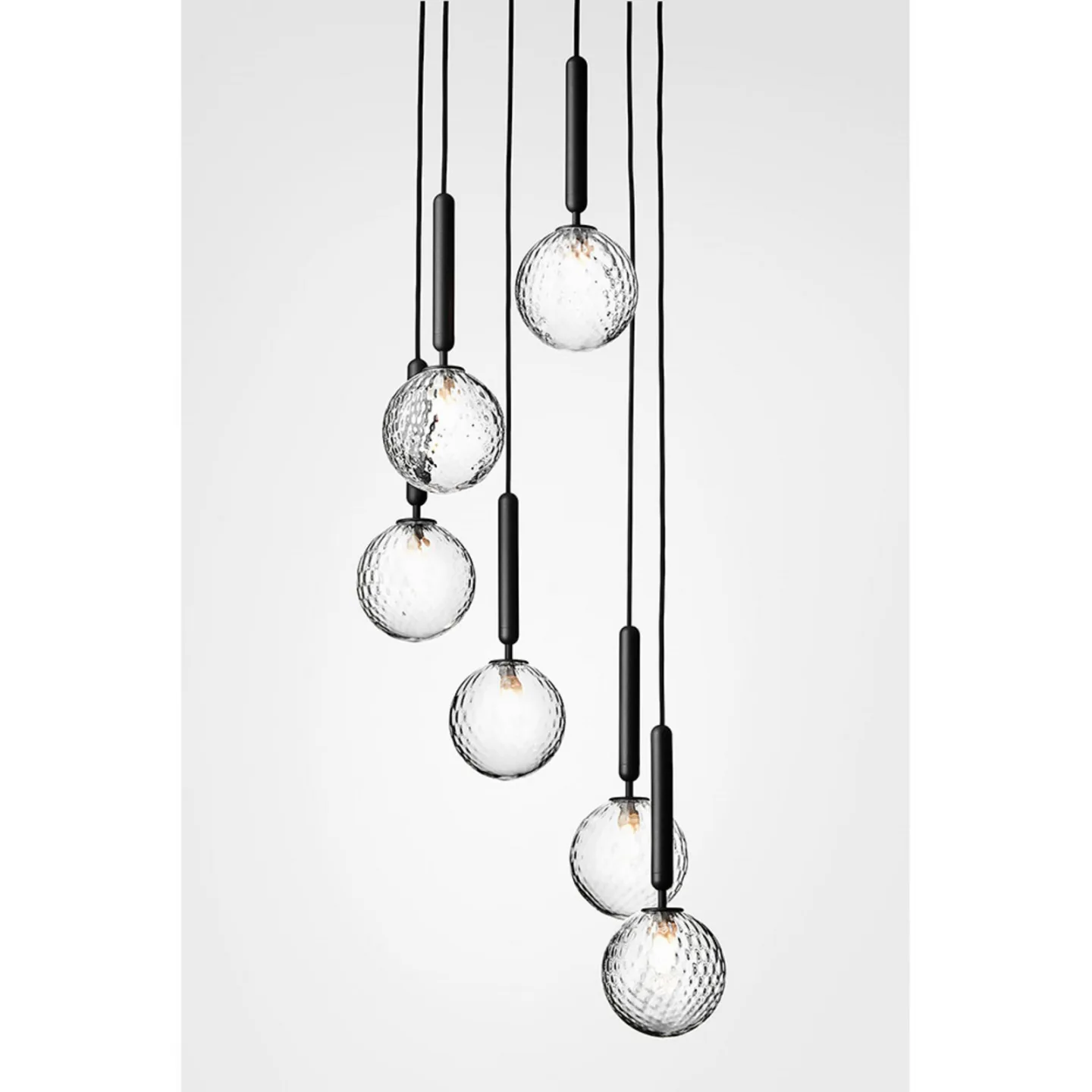 Miira 6 Kronleuchter, Ø 35 cm, grau/klar, 6-flg. - Nuura Nuura Aps - Esszimmer - Skandinavisch - Metall - Mit Schirm