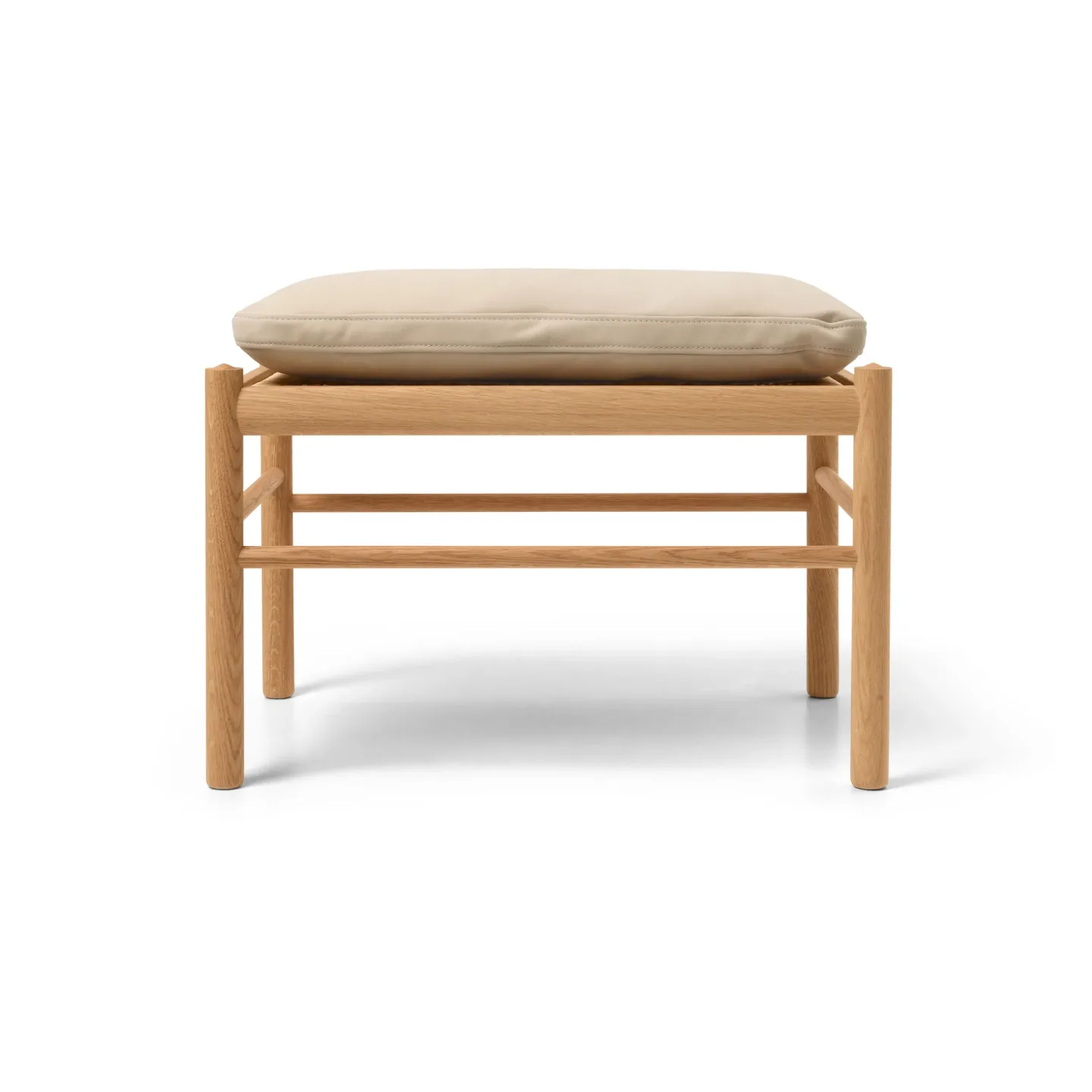 Carl Hansen & Søn OW149F Colonial fotpall Terra 20365-oljad ek