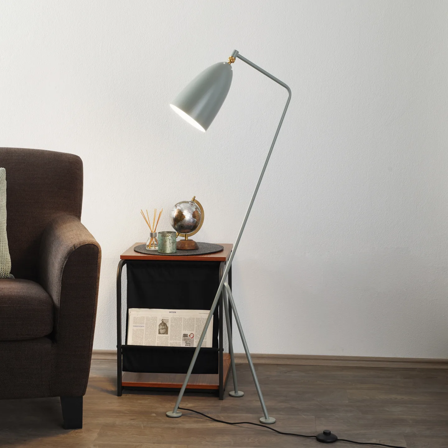 Gräshoppa Stehleuchte Blau Grau - GUBI - Wohnzimmer - Design - Metall - Mit Schirm