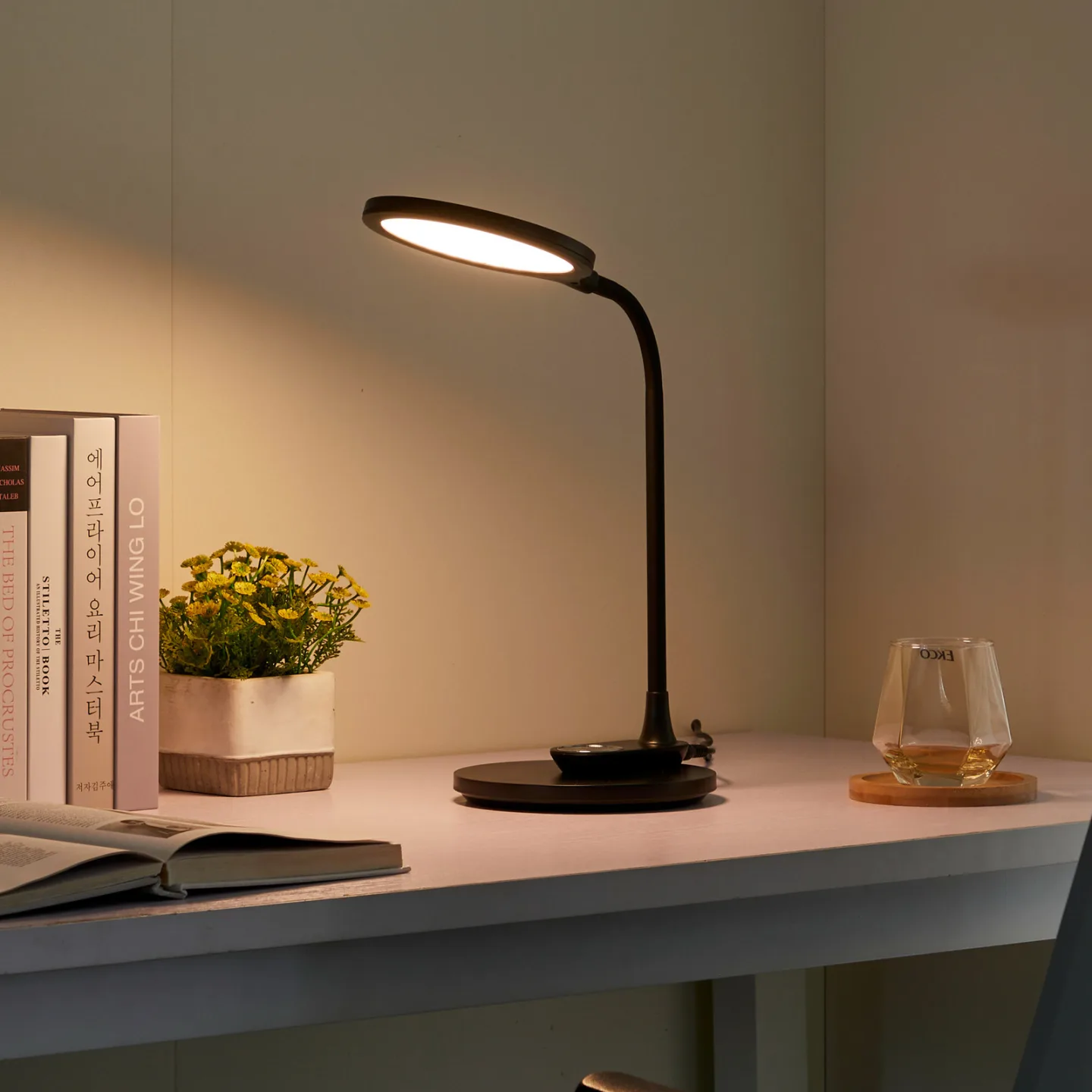 Valtaria LED Tischleuchte/Wandleuchte CCT Black - Lindby - Arbeitszimmer / Büro - Modern - Kunststoff - Einflammig