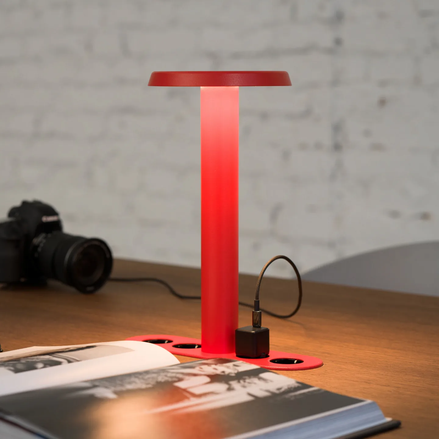 NOMAD LAMP 02 Tischlampe, hellrot, 32 cm - Forming Function NOMAD COLLECTION - Wohnzimmer - Design - Aluminium - Einflammig