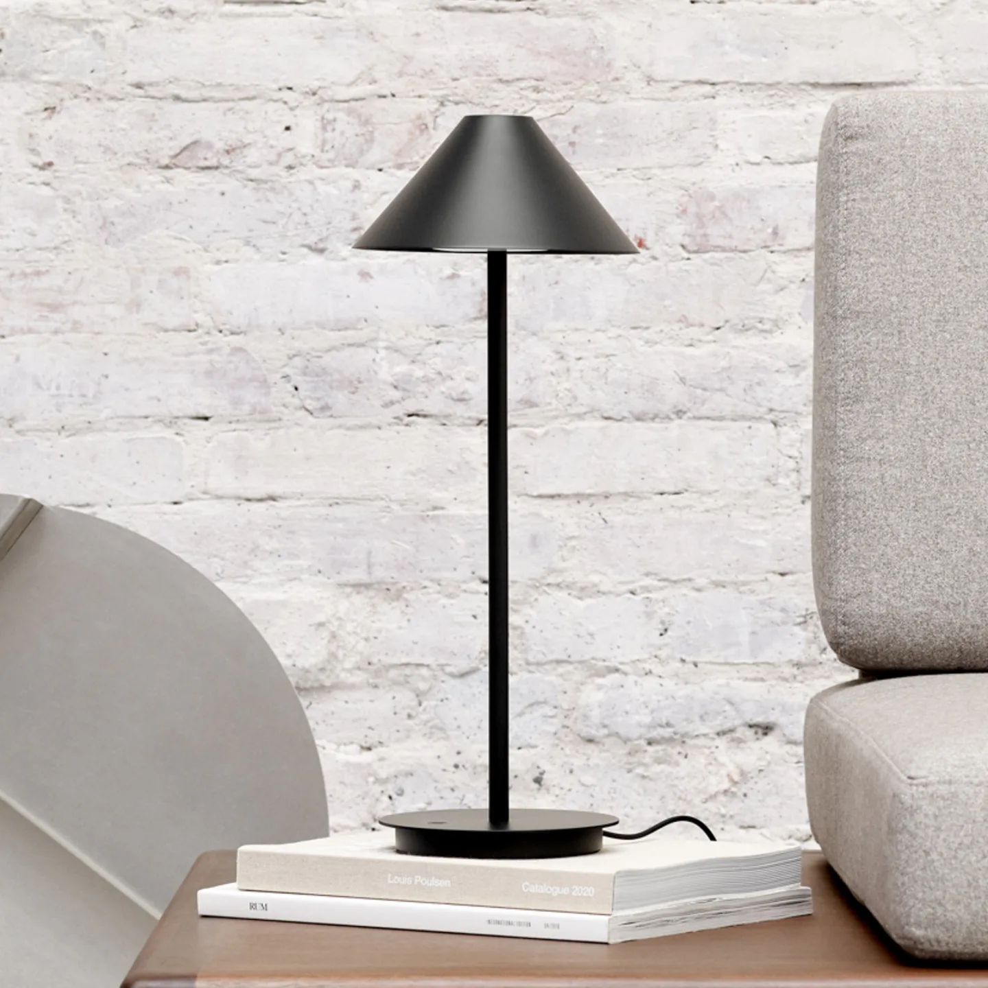 Keglen LED-Tischlampe, schwarz, CCT, dim. - Louis Poulsen - Wohnzimmer - Design - Metall - Mit Schirm