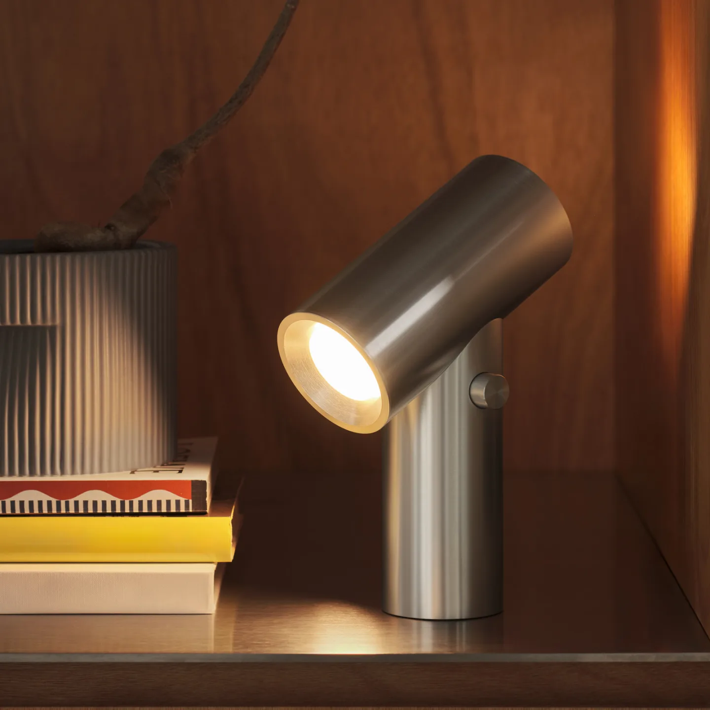 Beam LED-Akku-Tischleuchte grau Alu dimmbar IP56 - Muuto - Wohnzimmer - Modern - Aluminium - Einflammig