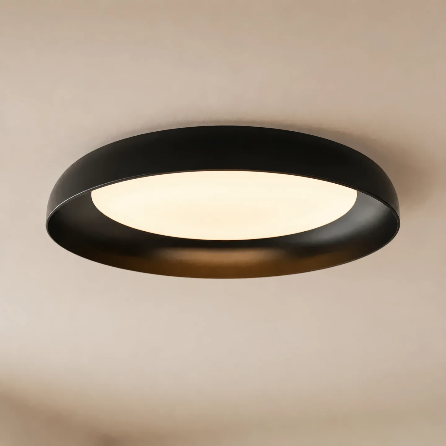 Florie LED-loftlampe, metal, sort, Ø 40 cm – Lindby - Stue - Moderne - Plastik - Plafond