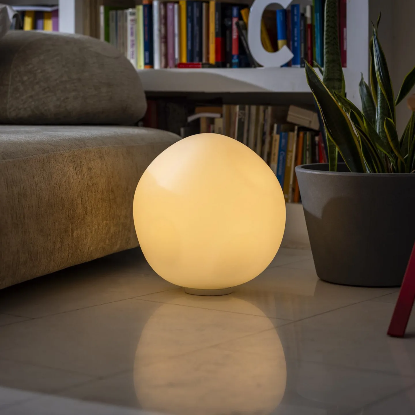 Hoba Grande Tischlampe, Ø 36 cm, ein/aus, Glas - Foscarini - Wohnzimmer - Design - Kugel