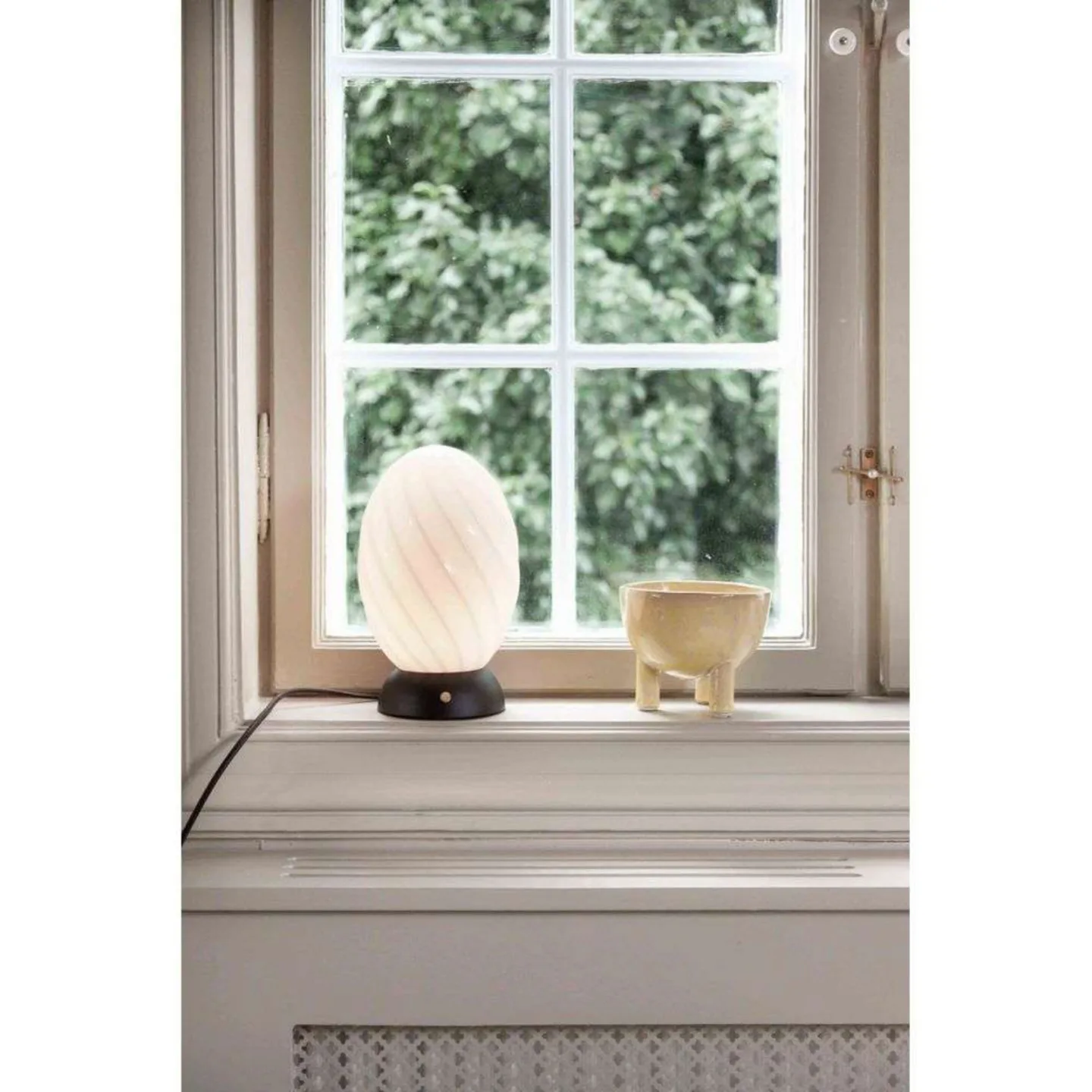 Twist Oval Bordlampe Opal/Black - Halo Design - Stue - Metal