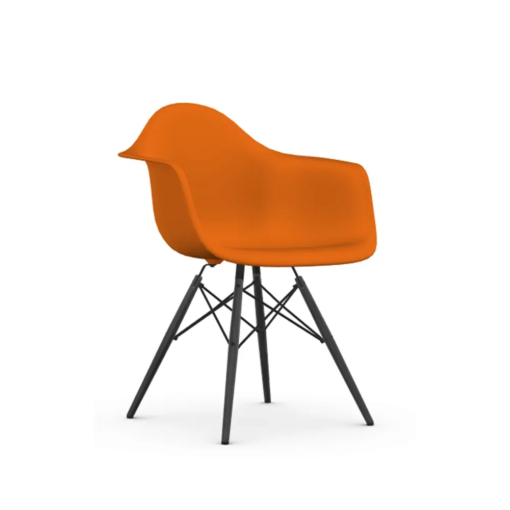 Vitra Eames Plastic Armchair RE DAW stol 43 rusty orange-black maple