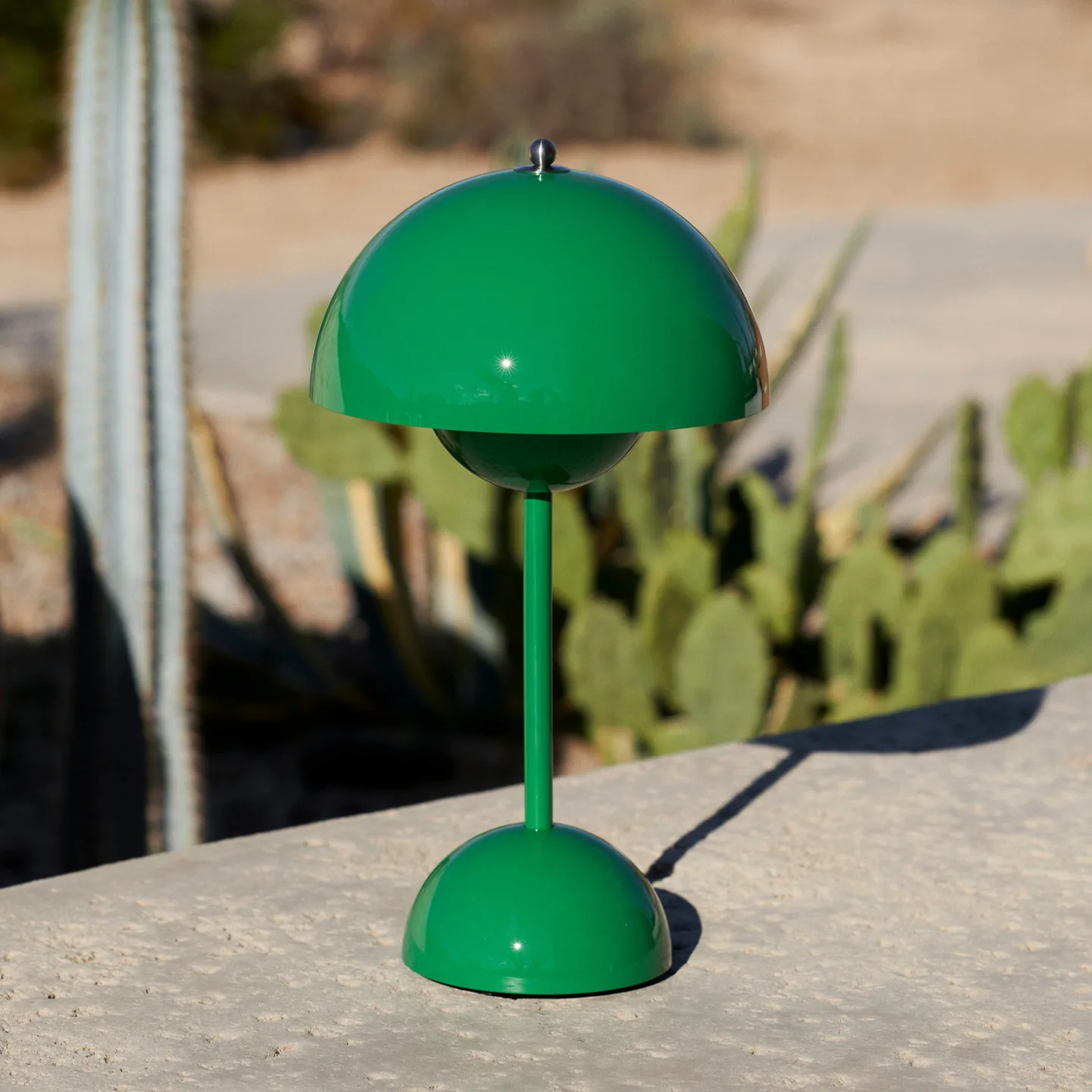 &Tradition Flowerpot portable Tischleuchte VP9 Signal green
