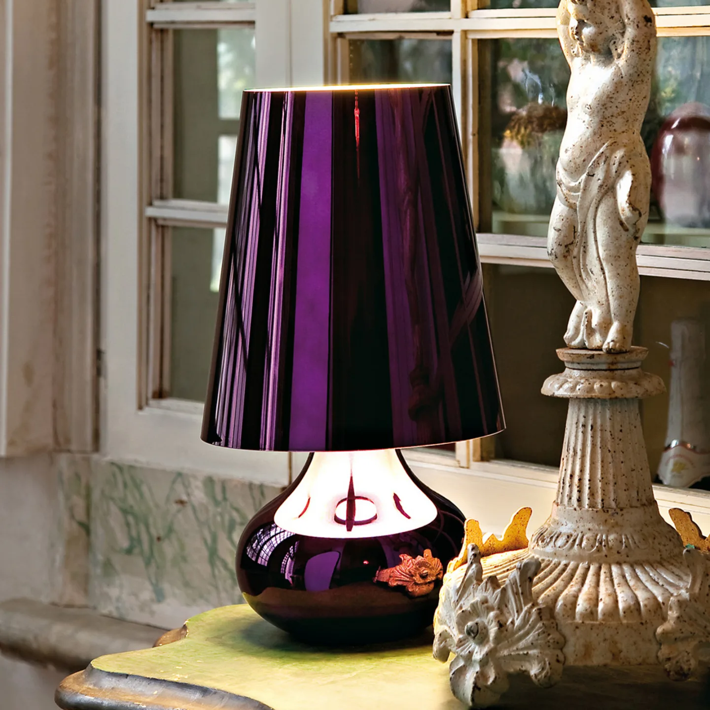 Cindy LED-Tischleuchte, violett metallic - Kartell - Wohnzimmer - Design - Kunststoff - Mit Schirm