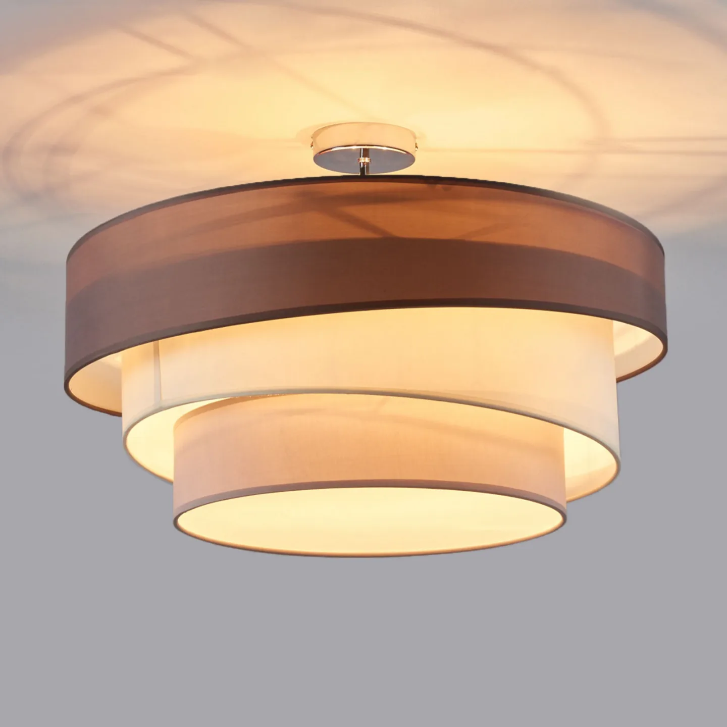Melia Plafond Grey-Brown/White/Grey/Chrome - Lindby - Vardagsrum - Modern - Tyg / textil - Med avstånd