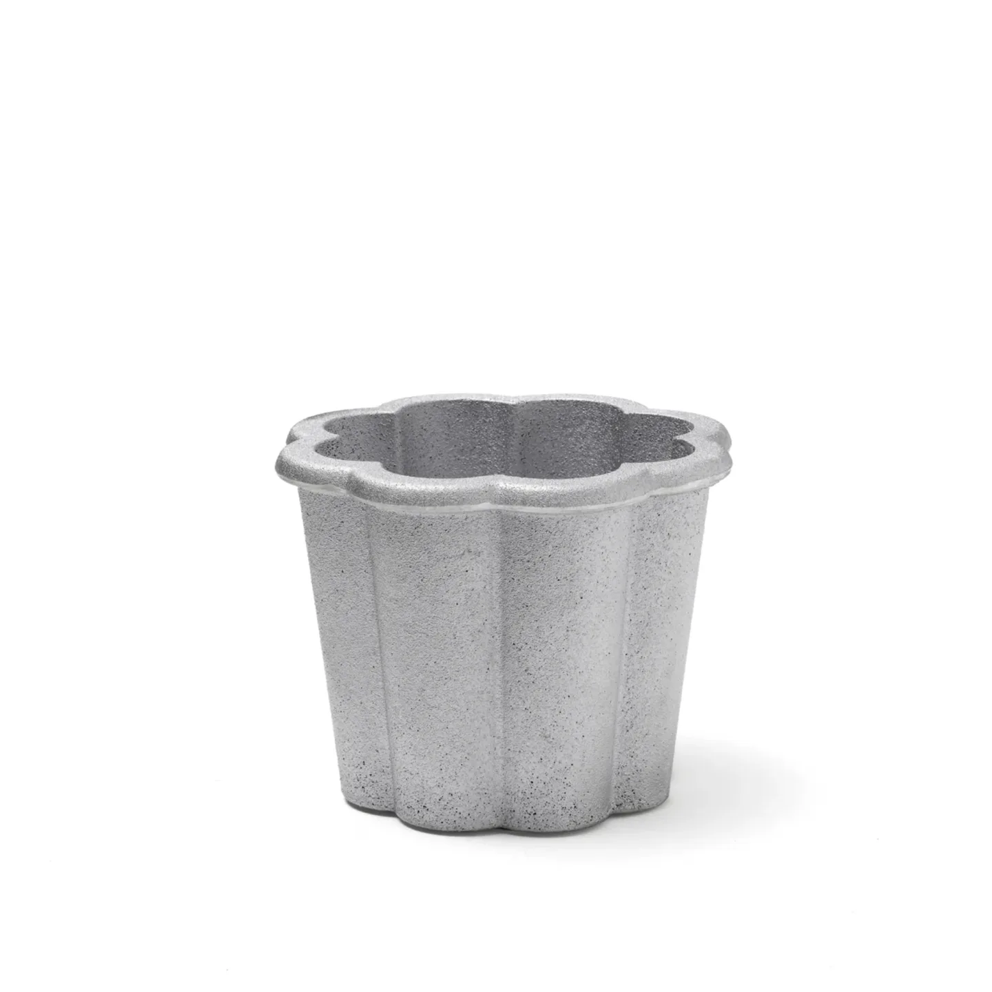 Byarums Bruk - Fjällsippa kruka låg rå aluminium - Utomhuskrukor - Signe Persson-Melin - Grå - Metall