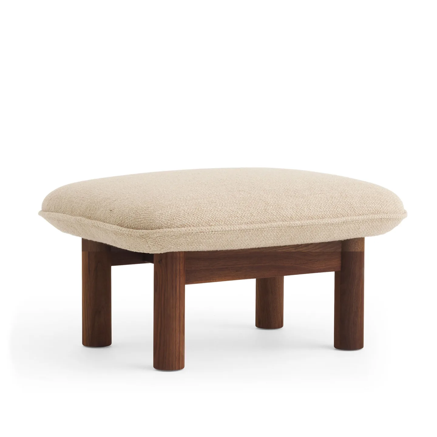 Audo Copenhagen - Brasilia Ottoman Solid Walnut Fabric Cat. 0 Boucle Col. 02 - Sittpuffar - Anderssen & Voll - Träfärgad - Trä/Textilmaterial/Skum