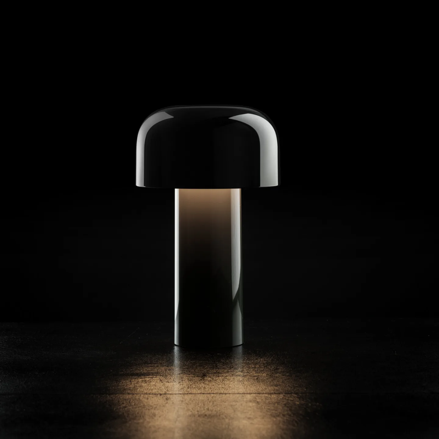 Bellhop LED-bordlampe med batteri, sort, 21 cm, dæmpbar, IP54 - FLOS - Stue - Design - Plastik - Rund