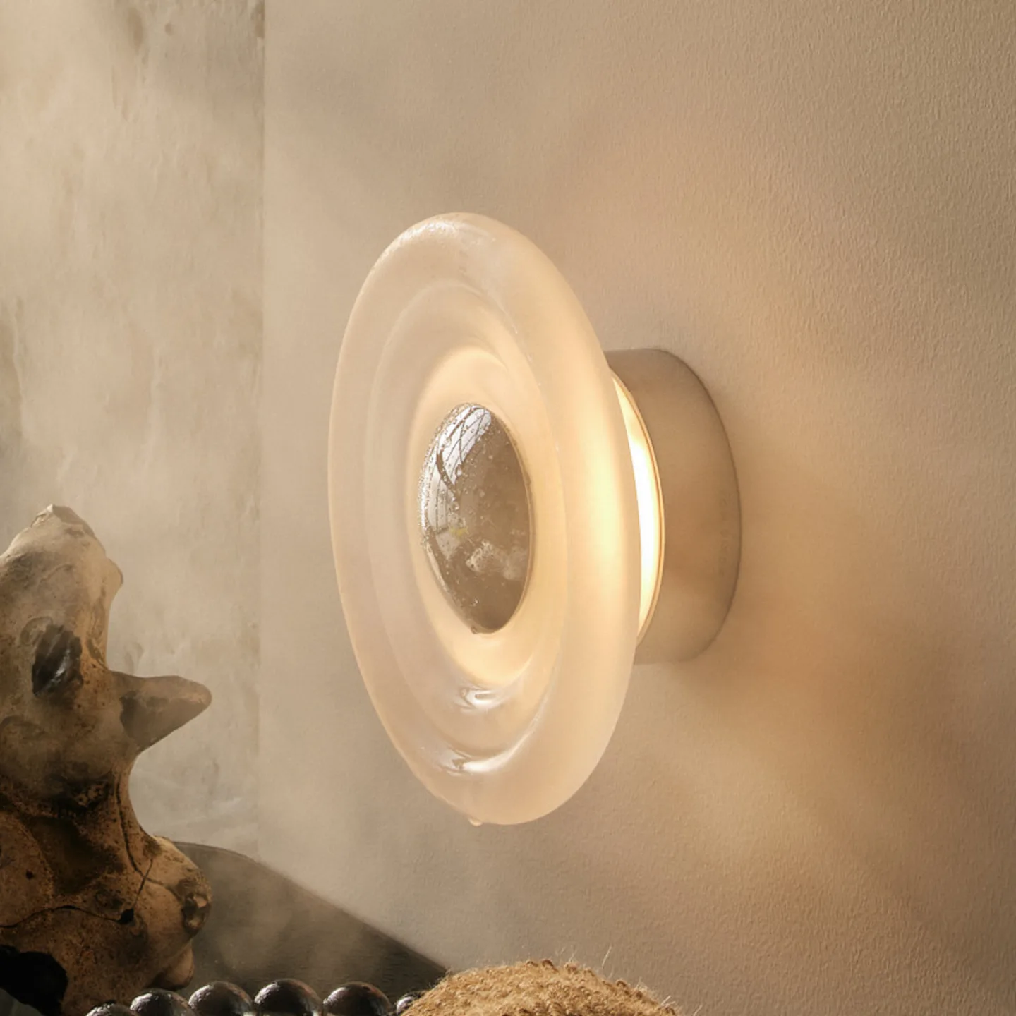 Press Sphere Mini LED-væglampe, frostet, Ø 22 cm - Tom Dixon - Badeværelse - Design - Glas - Med skærm