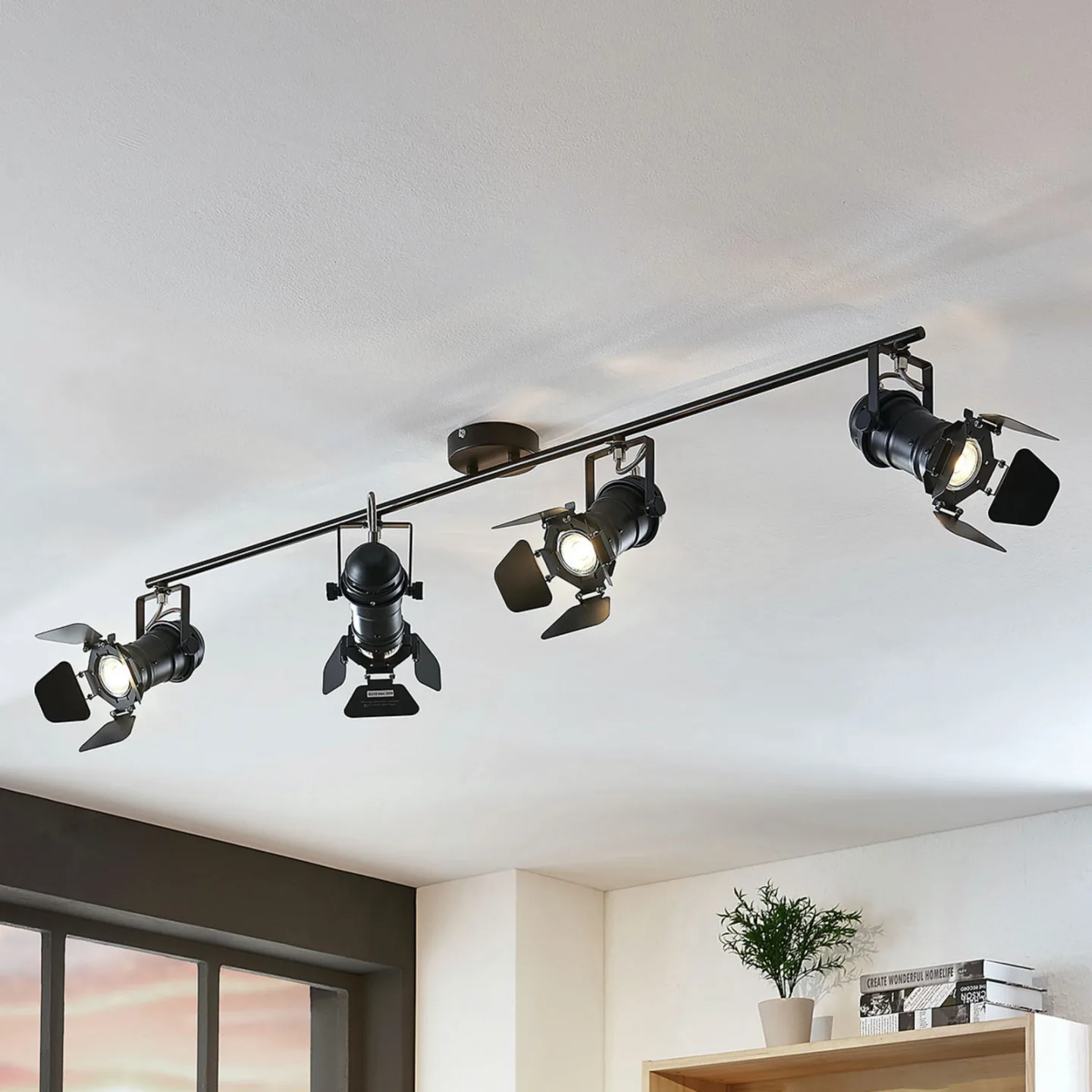 Tilen 4 Taklampe Black - Lindby - Stue - Industriell - Metall - Med flere lyskilder
