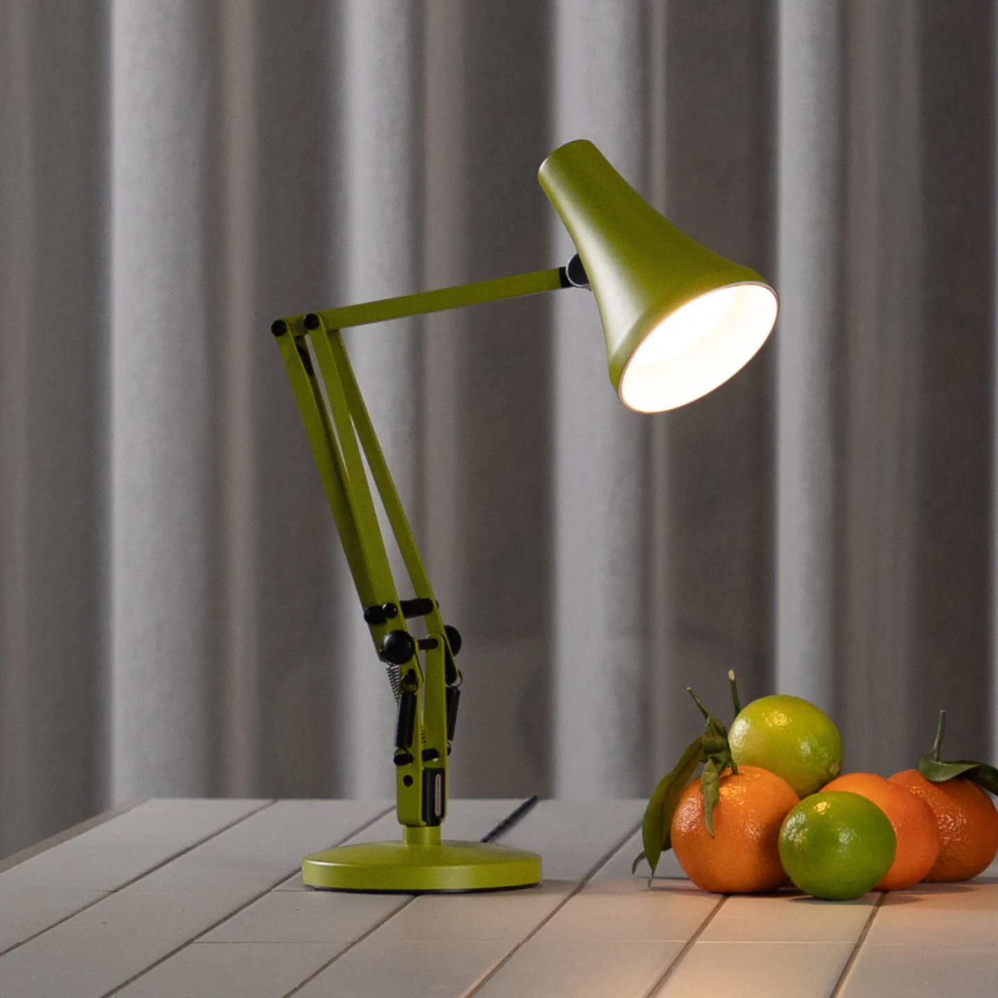 Anglepoise LED-bordlampe 90 MINI MINI VIVID, grønn, USB - Arbeidsrom / kontor - Industriell - Metall - Med en lyskilde