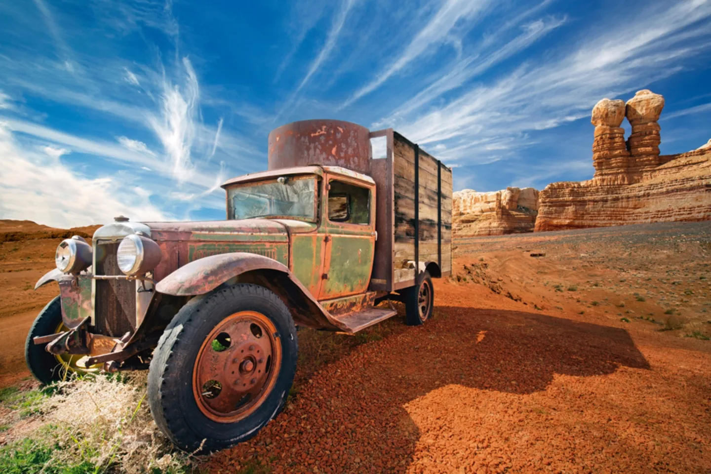 image LAND Alubild Oldtimer in Der Wüste | Schubiger Möbel