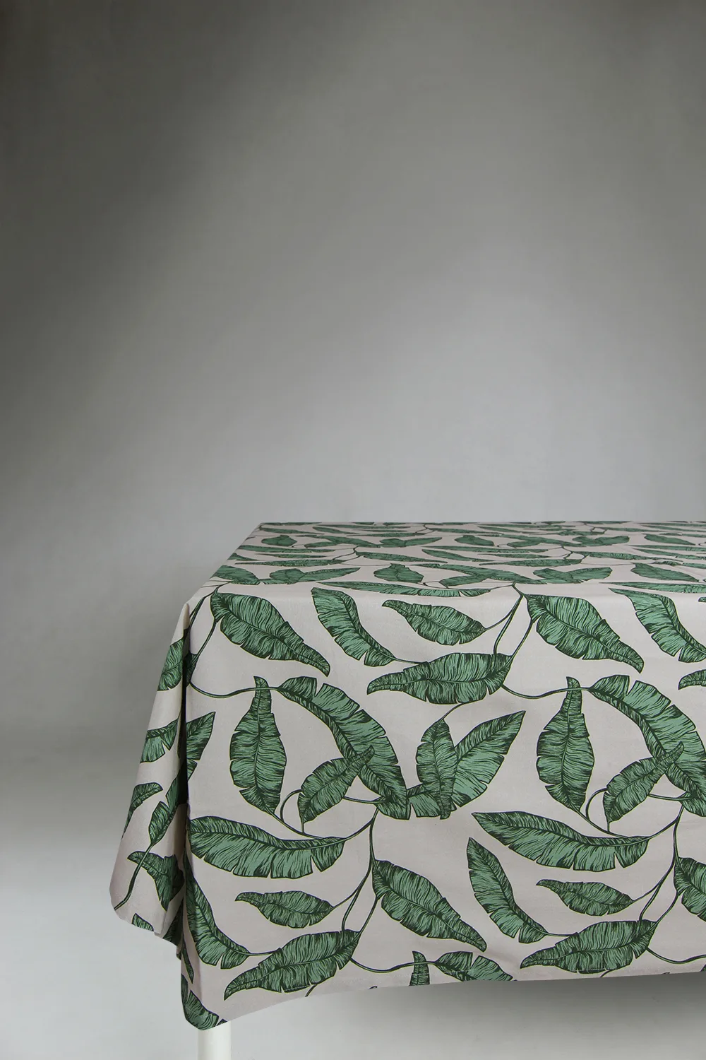 Dukar - Bomullsduk Leaves (grønn) (Størrelse: 140 x 250 cm)