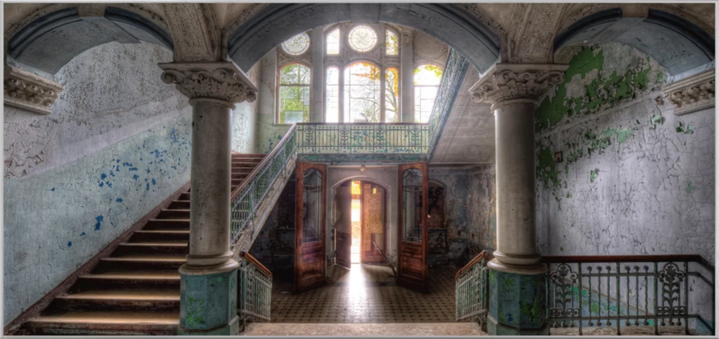 image LAND Bild mit Rahmen Lost Place Treppenhaus 3 | Schubiger Möbel