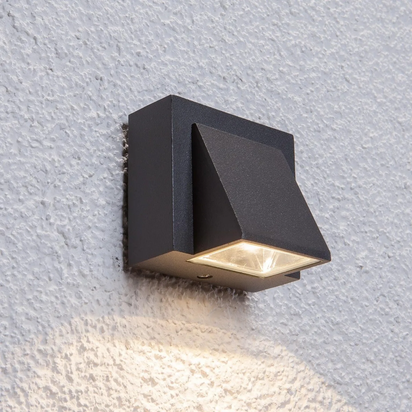 Marik Utendørs Vegglampe Graphite - Lucande - Balkong - Moderne - Metall - Kantet