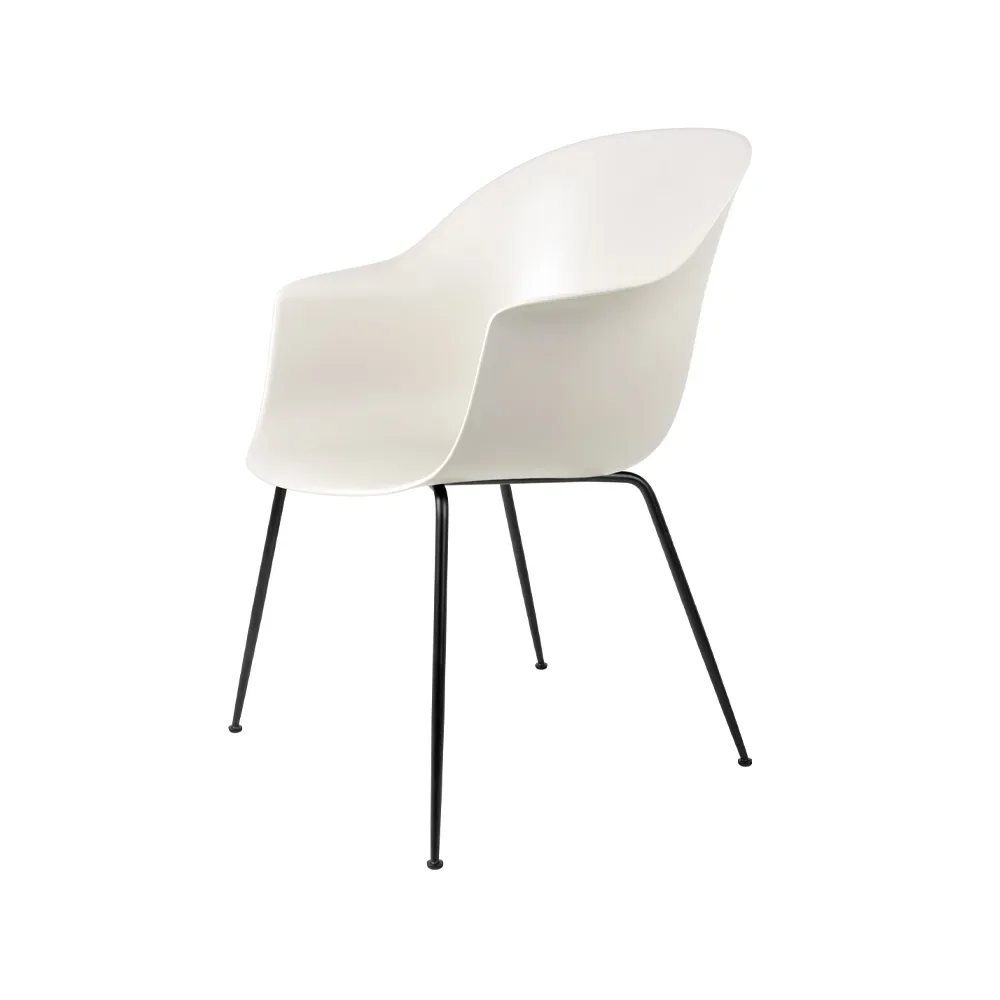GUBI Bat stol alabaster white, svart stålstativ