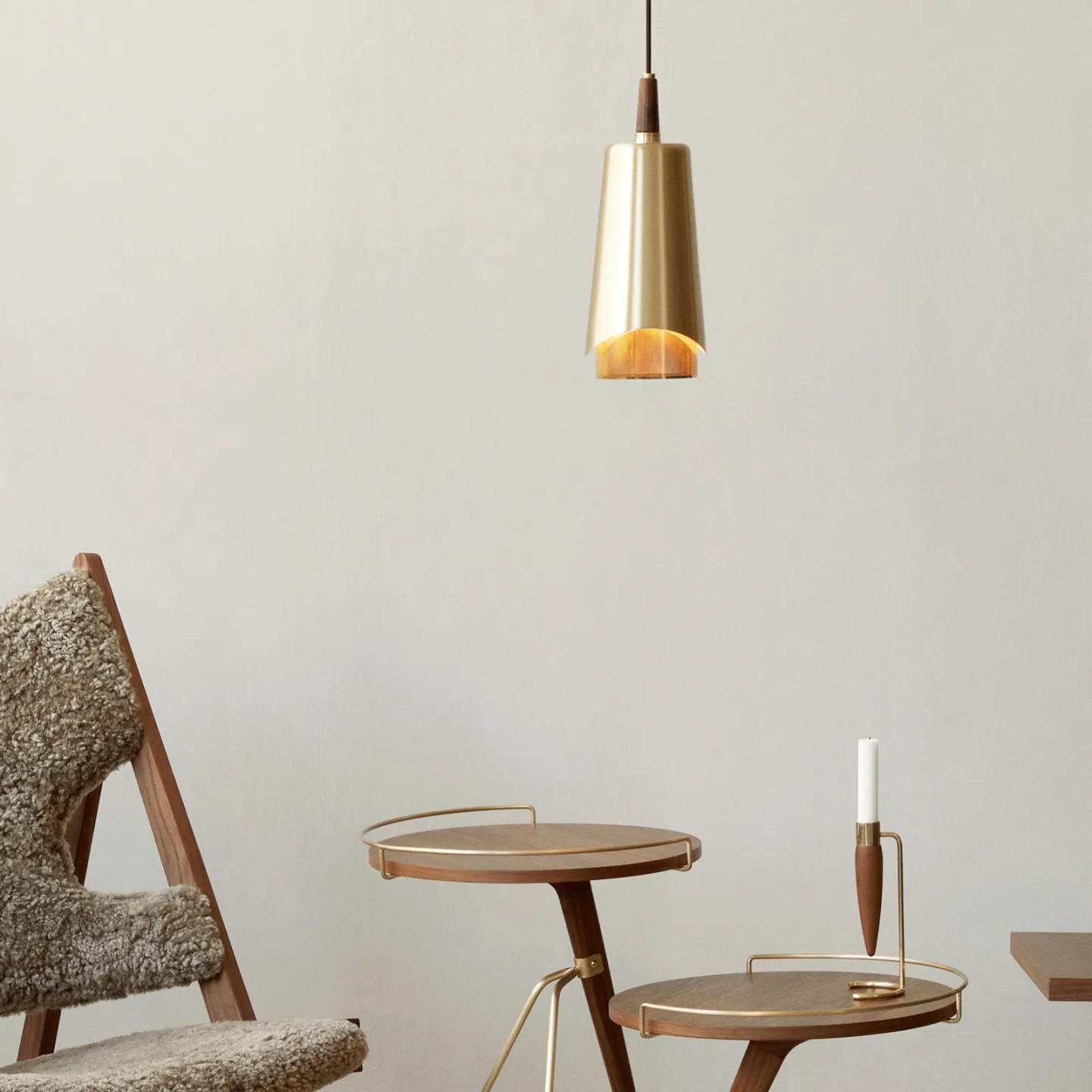 Umanoff Taklampa Brass/Walnut - Audo Copenhagen - Vardagsrum - Design - Metall - Med en ljuskälla