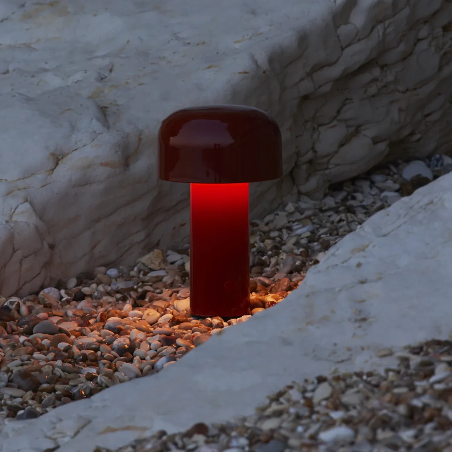 Bellhop LED-bordlampe med batteri, rød, 21 cm, dæmpbar, IP54 - FLOS - Stue - Design - Plastik - Rund