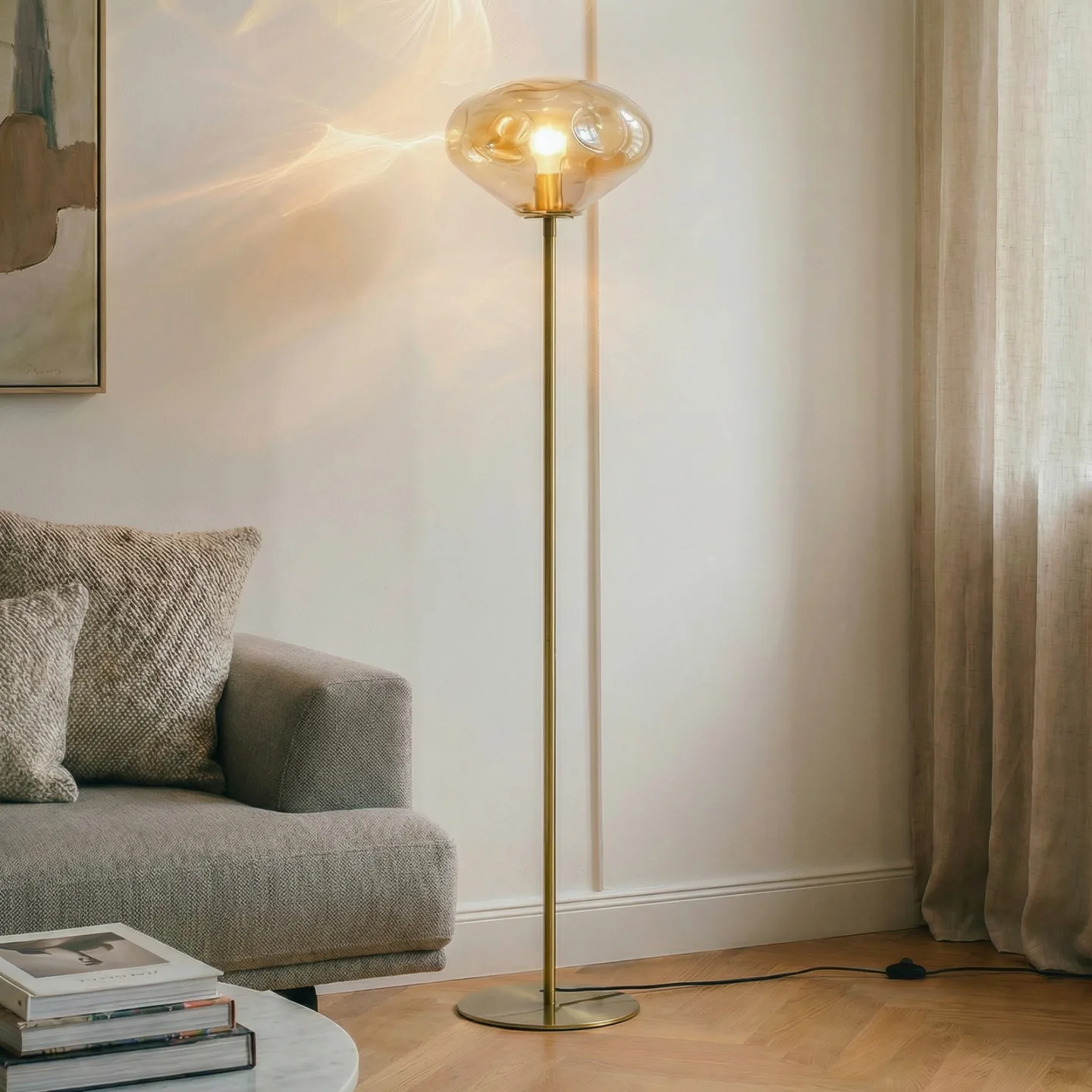 Lelia golvlampa höjd 150 cm bärnsten glas metall - Lindby - Matsal - Design - Med en ljuskälla