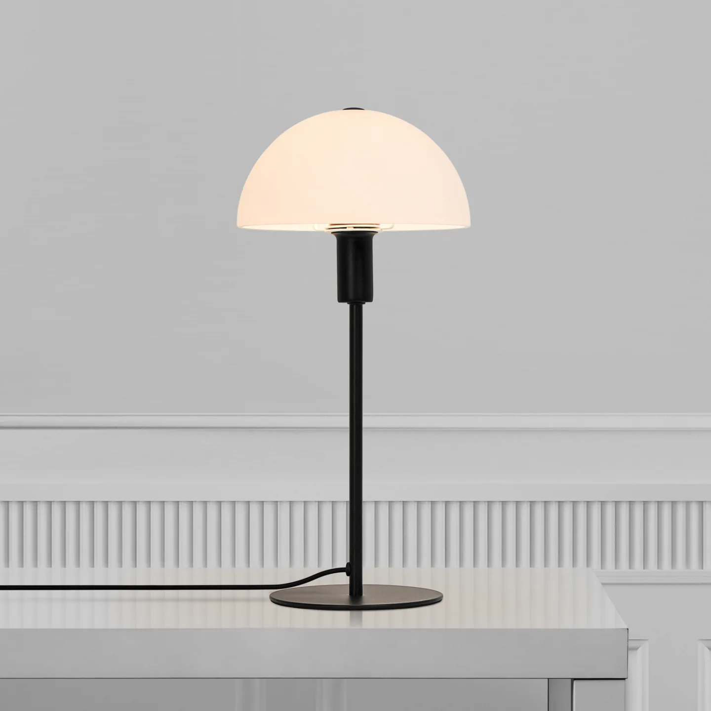 Ellen 20 Bordlampe Opal/Black - Nordlux - Soveværelse - Skandinavisk - Glas - Med skærm