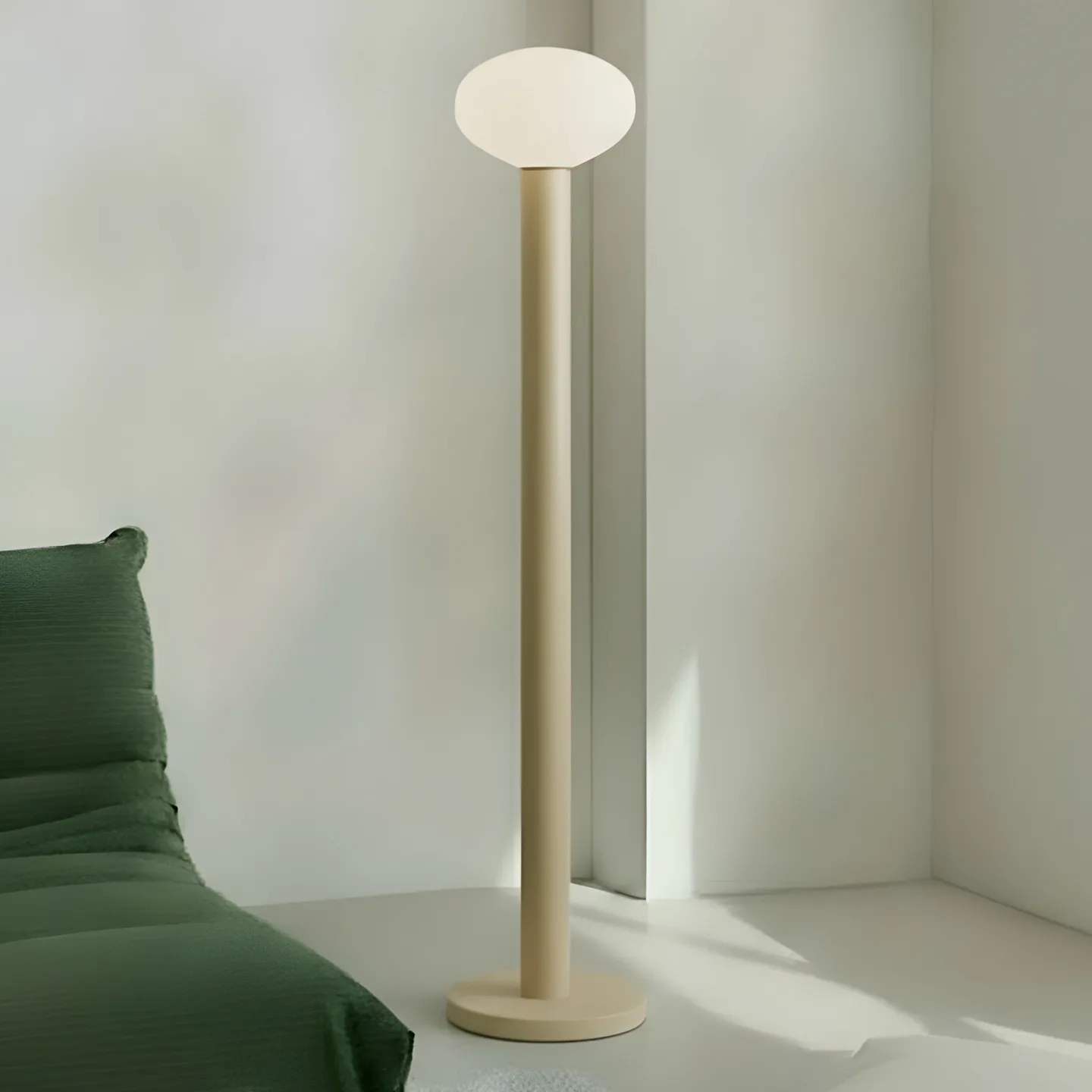 Flo Stehleuchte, beige, Ø 30 cm, 1-flammig, Glas - Aldex - Wohnzimmer - Design - Metall - Einflammig