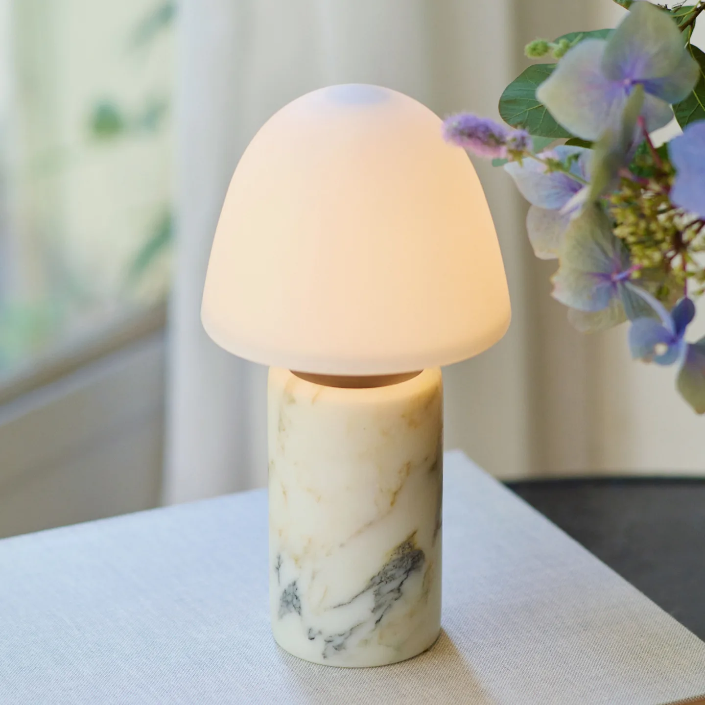 Fuse LED-Akku-Tischleuchte, Marmor, Glas - MADE BY HAND - Wohnzimmer - Design - Einflammig
